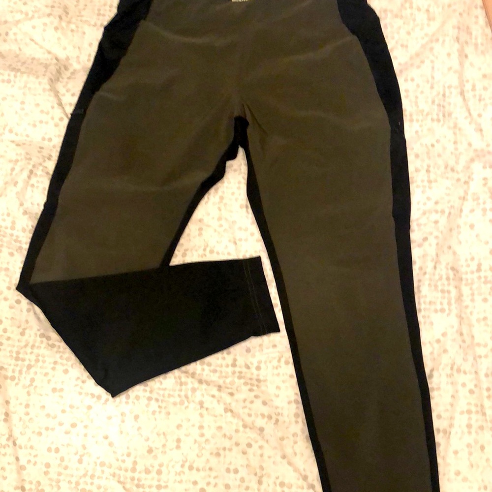 Women’s moisture wicking pants /legging